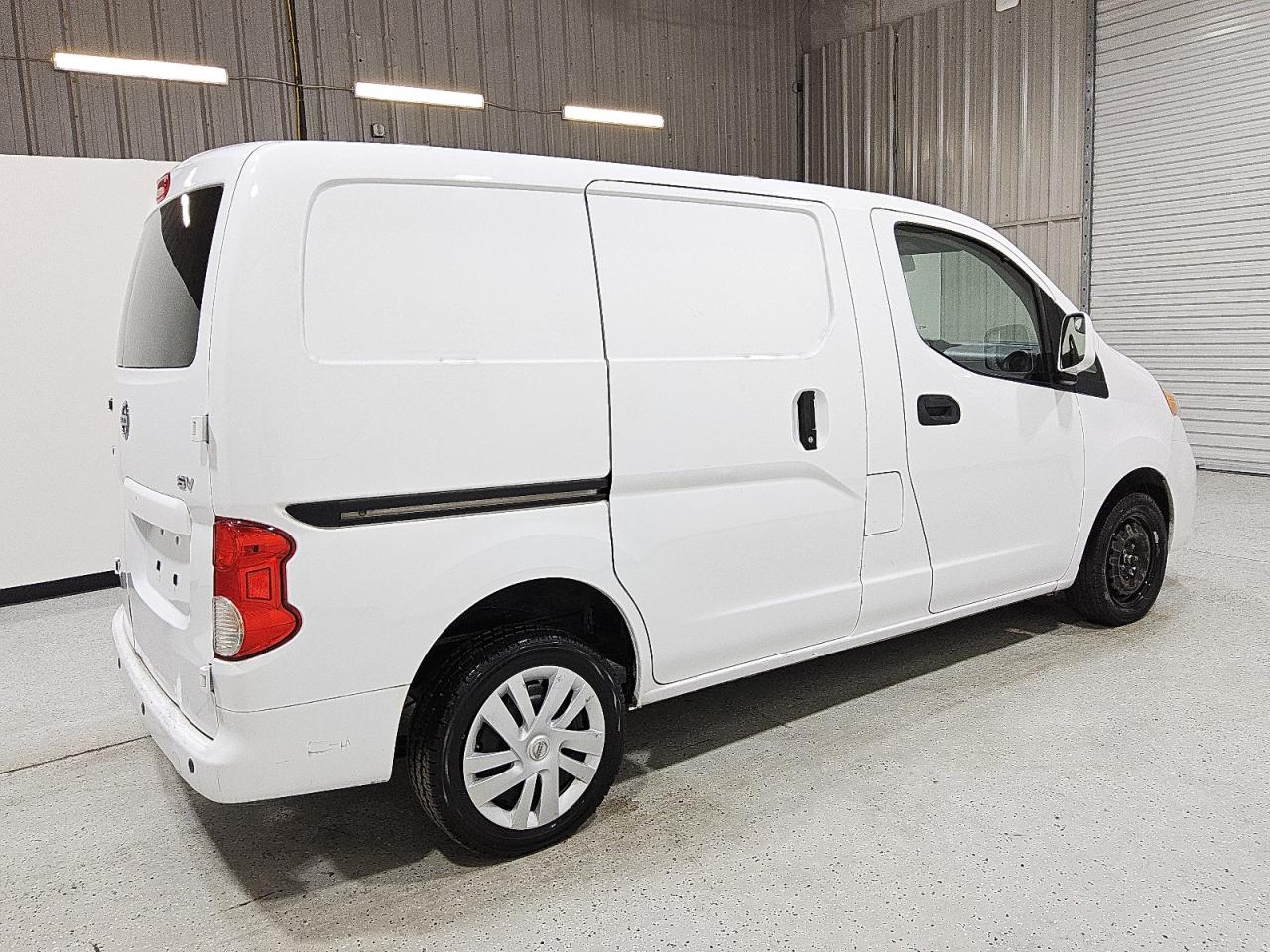 Nissan Nv 2.5s Image 3