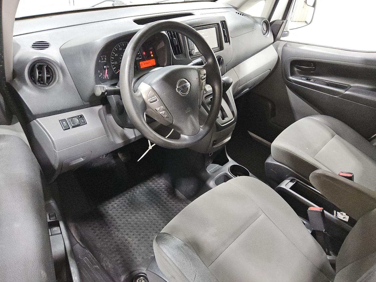 Nissan Nv 2.5s Image 11