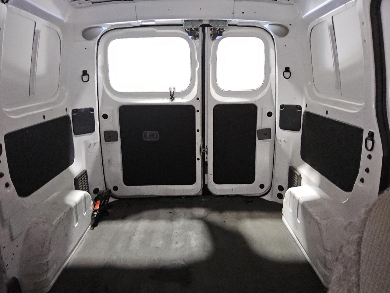 Nissan Nv 2.5s Image 9