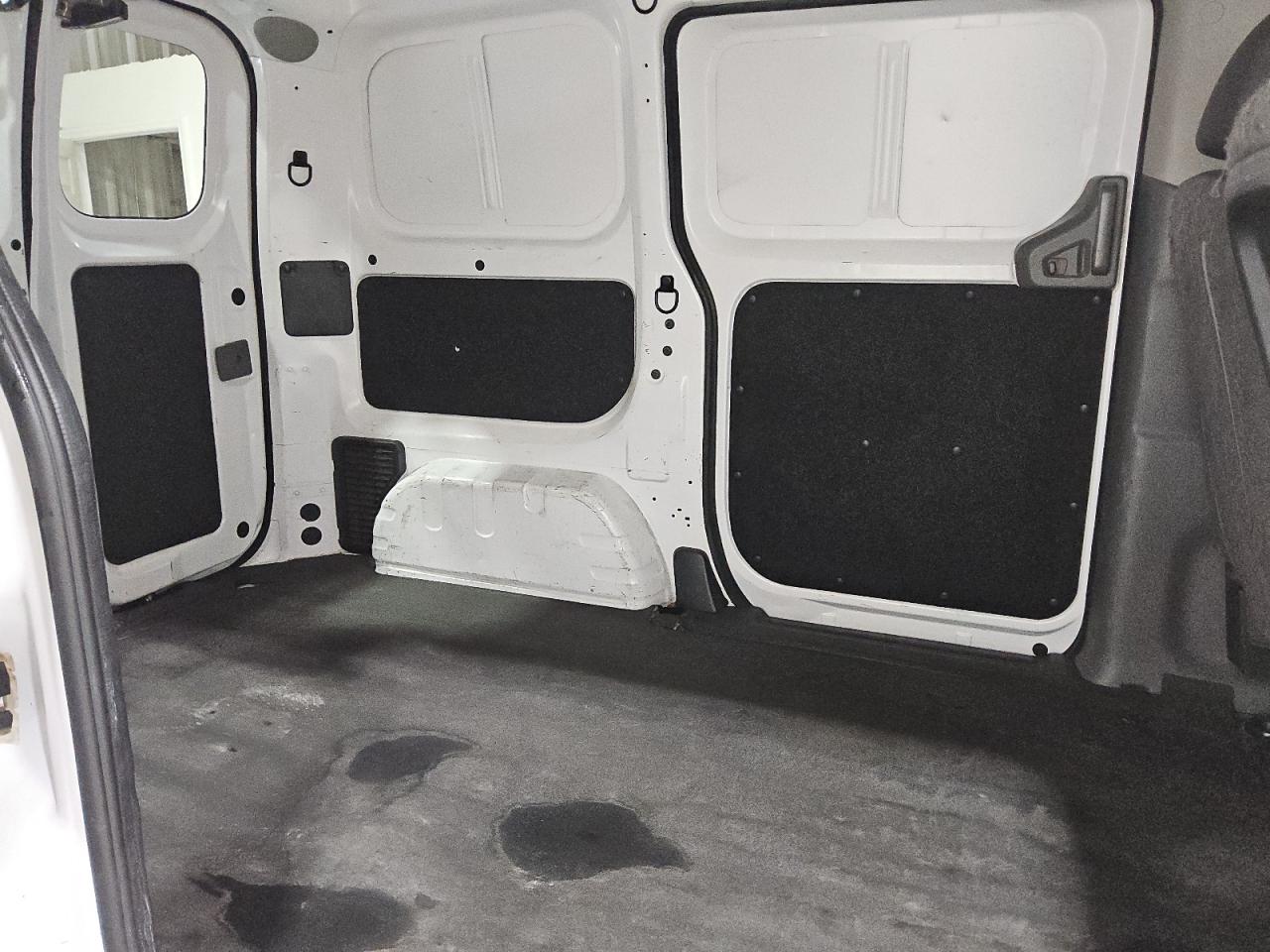 Nissan Nv 2.5s Image 10