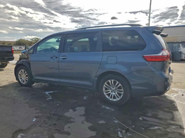 Toyota Sienna Xle Image 2