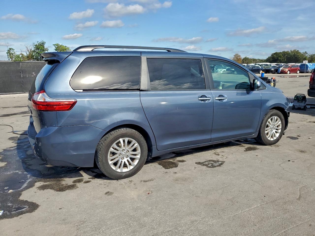 Toyota Sienna Xle Image 5