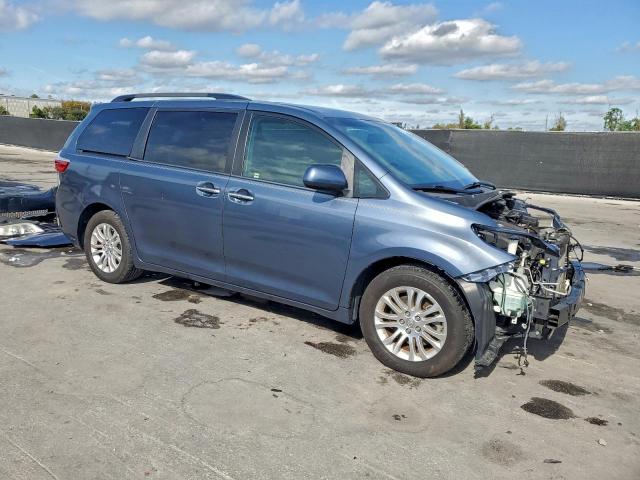 Toyota Sienna Xle Image 3