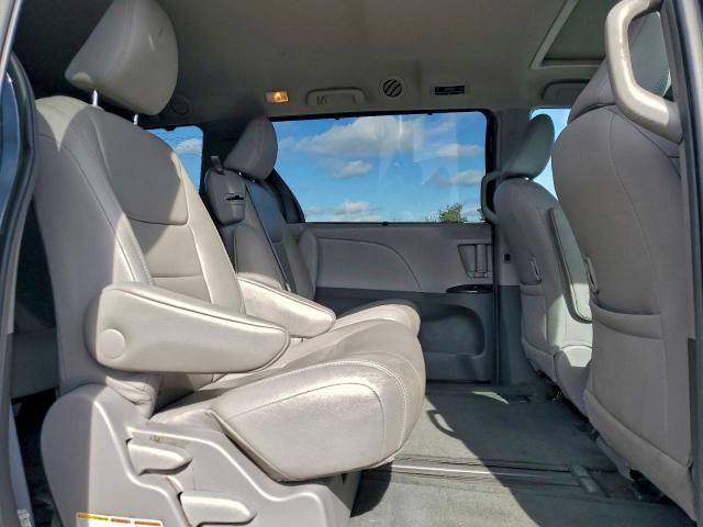 Toyota Sienna Xle Image 10