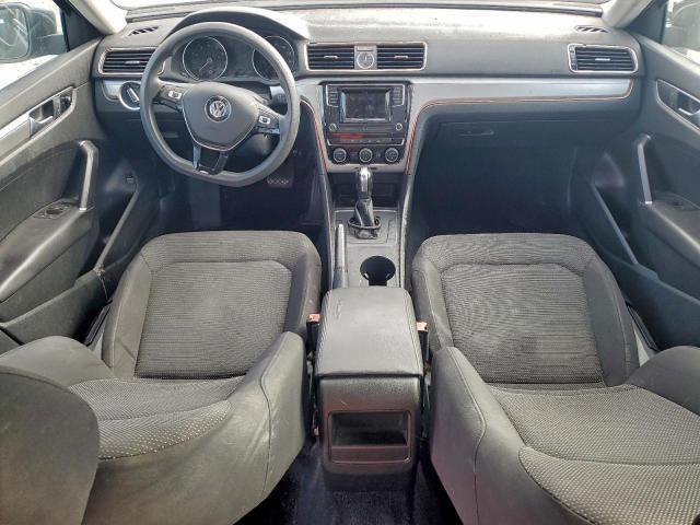 Volkswagen Passat S Image 10