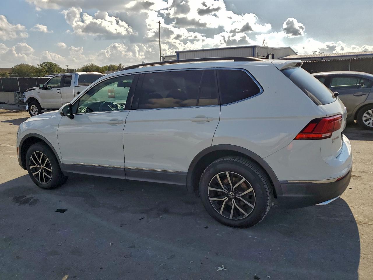 Volkswagen Tiguan Se Image 8
