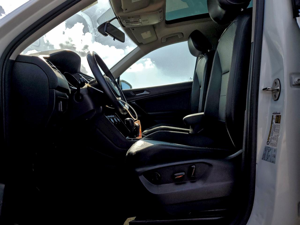 Volkswagen Tiguan Se Image 6