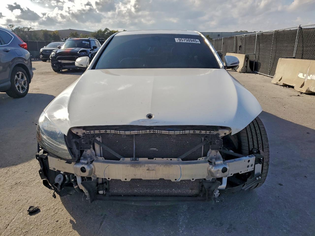 Mercedes-Benz C-Class 300 Image 4