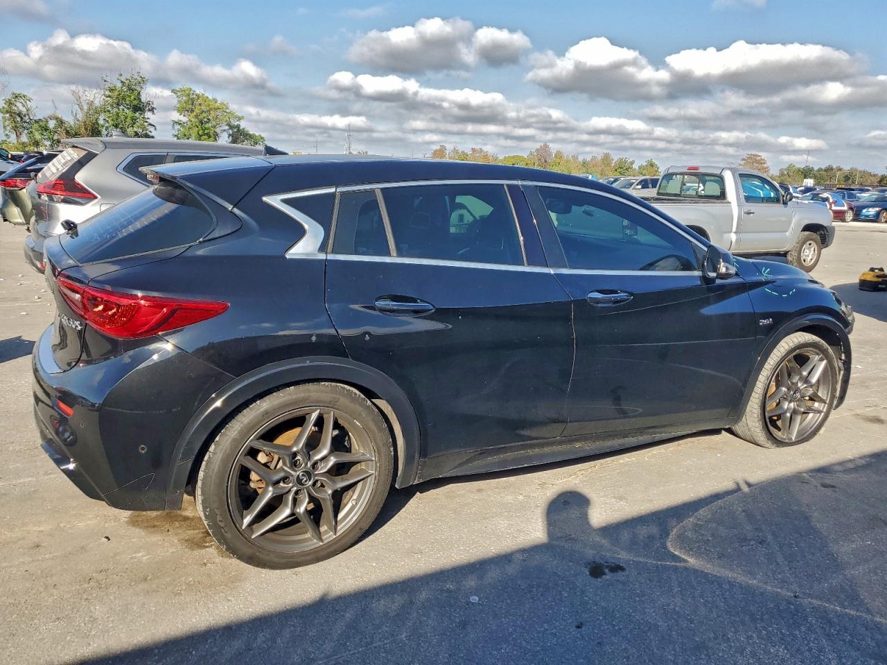 INFINITI Qx Base Image 3