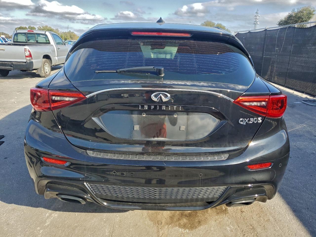 INFINITI Qx Base Image 6