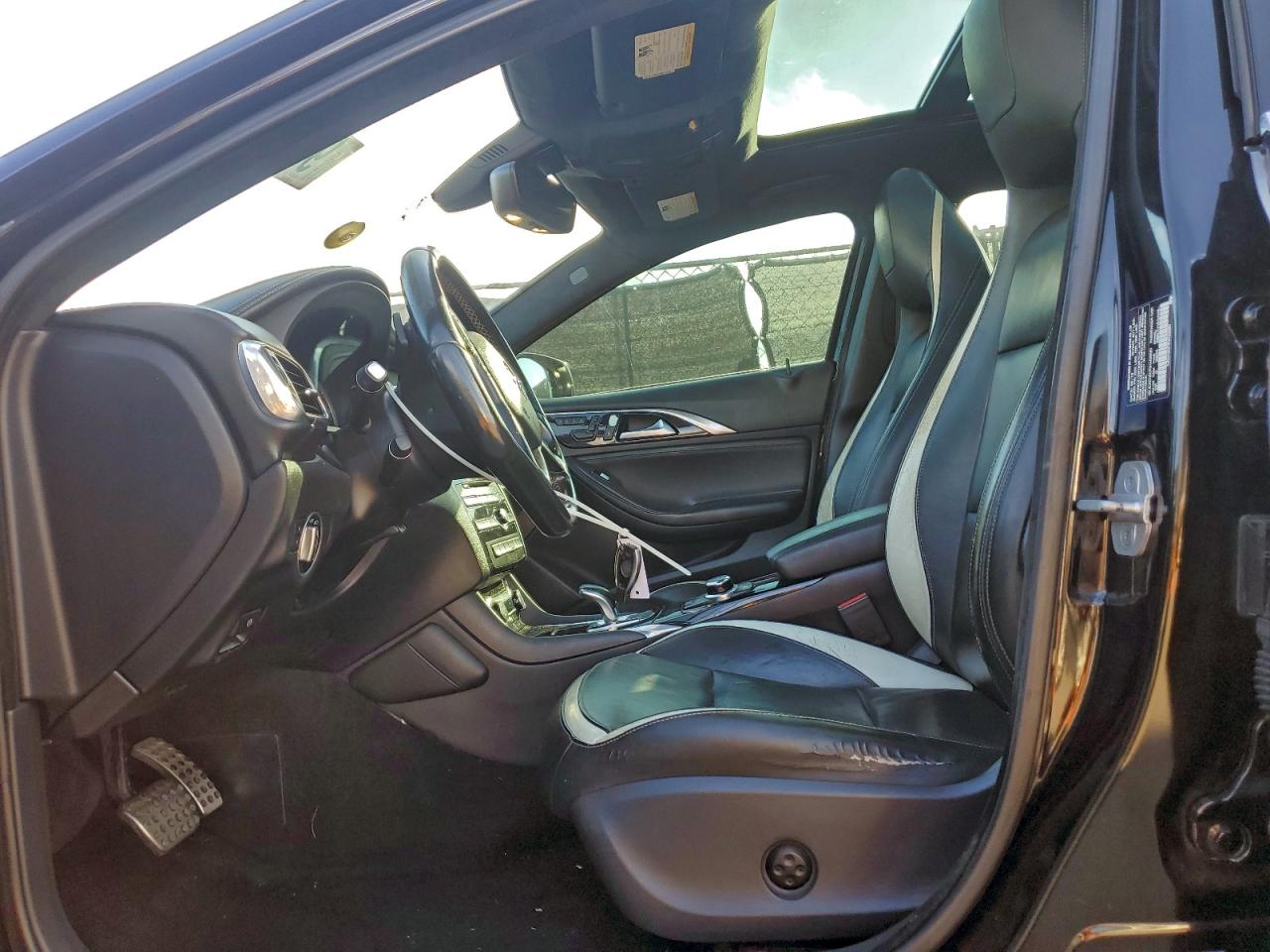 INFINITI Qx Base Image 8