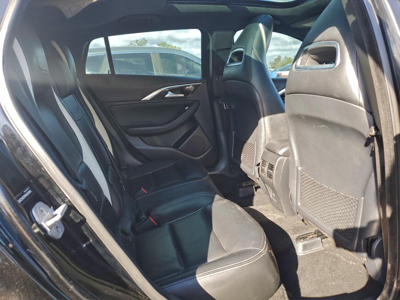 INFINITI Qx Base Image 12