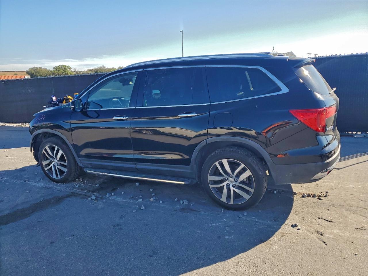 Honda Pilot Touring Image 3