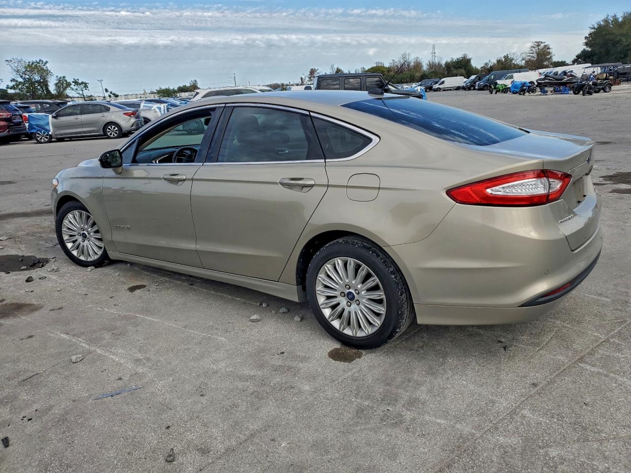 Ford Fusion Se Hybrid Image 4