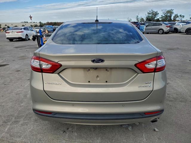 Ford Fusion Se Hybrid Image 5