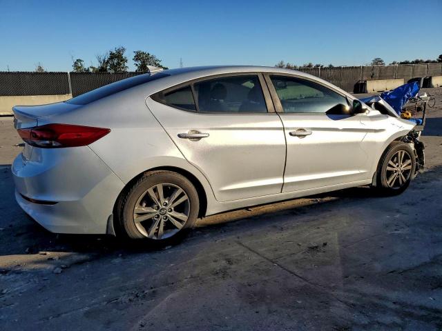 Hyundai ELANTRA Sel Image 2