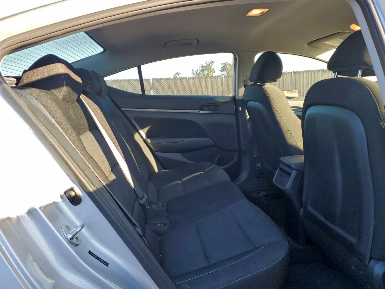 Hyundai ELANTRA Sel Image 7