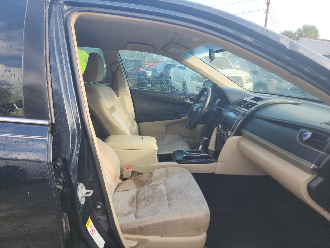 Toyota Camry Base Image 2