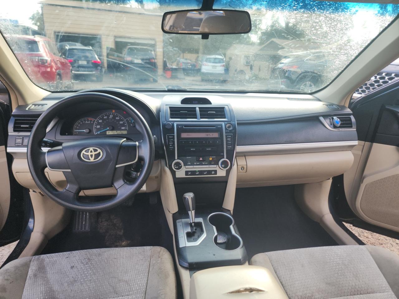 Toyota Camry Base Image 9