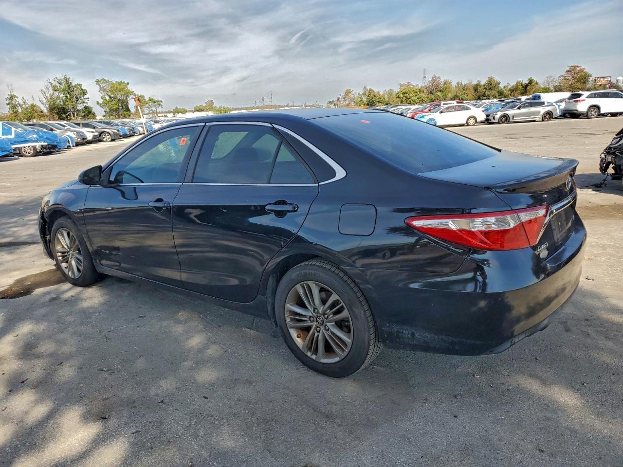 Toyota Camry Le Image 3