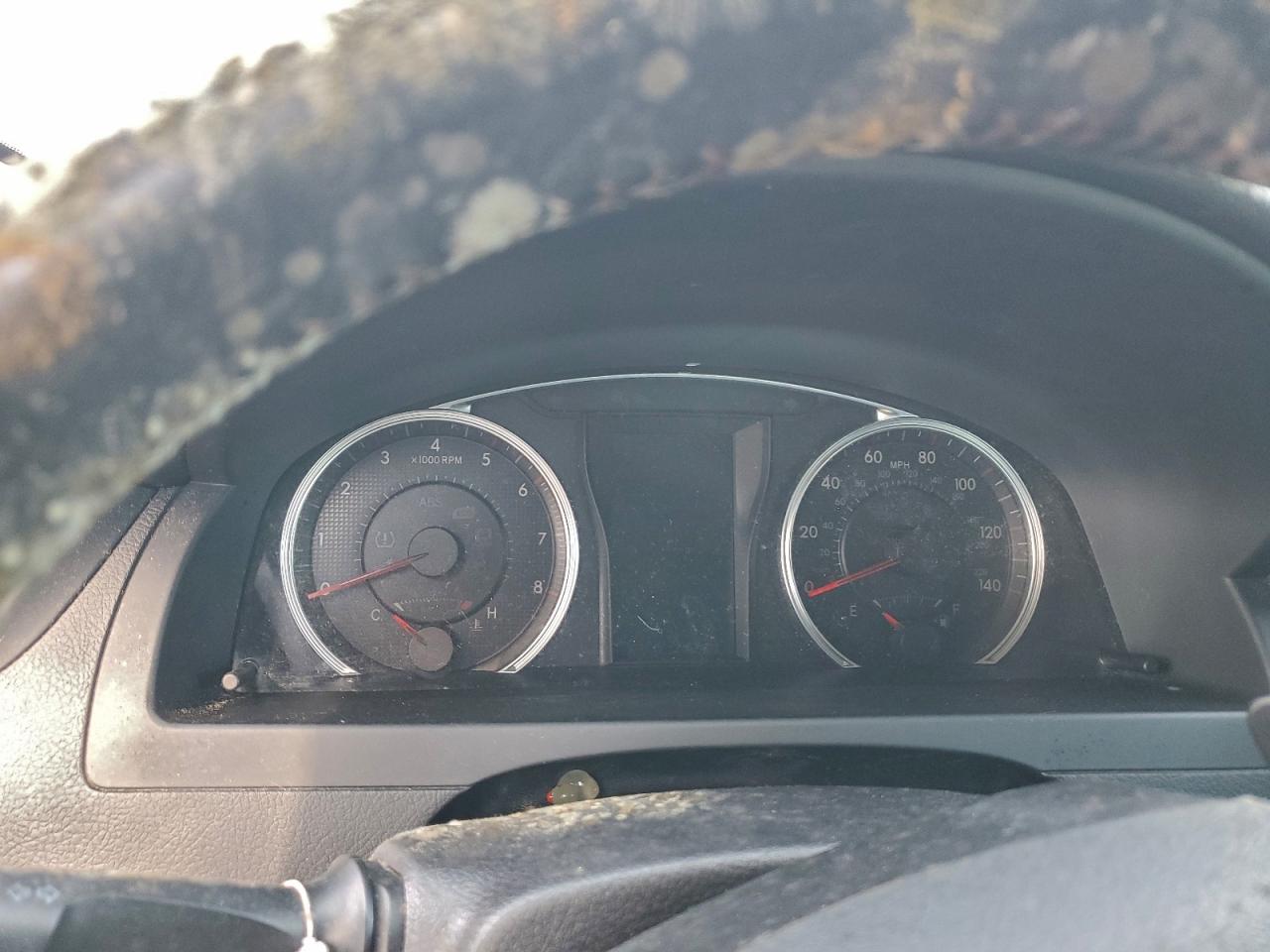 Toyota Camry Le Image 4