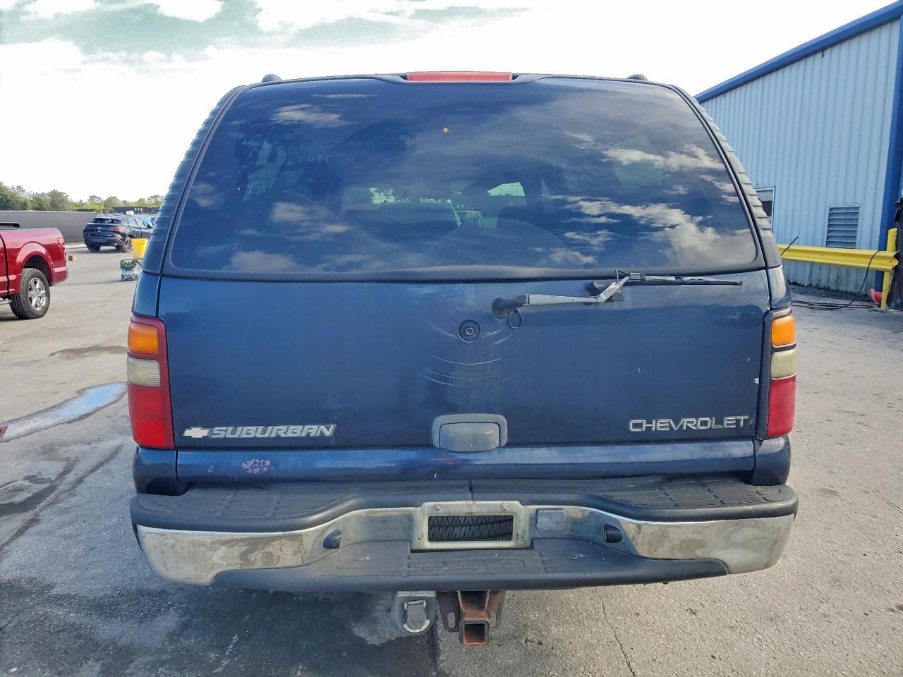 Chevrolet Suburban C1500 Image 4