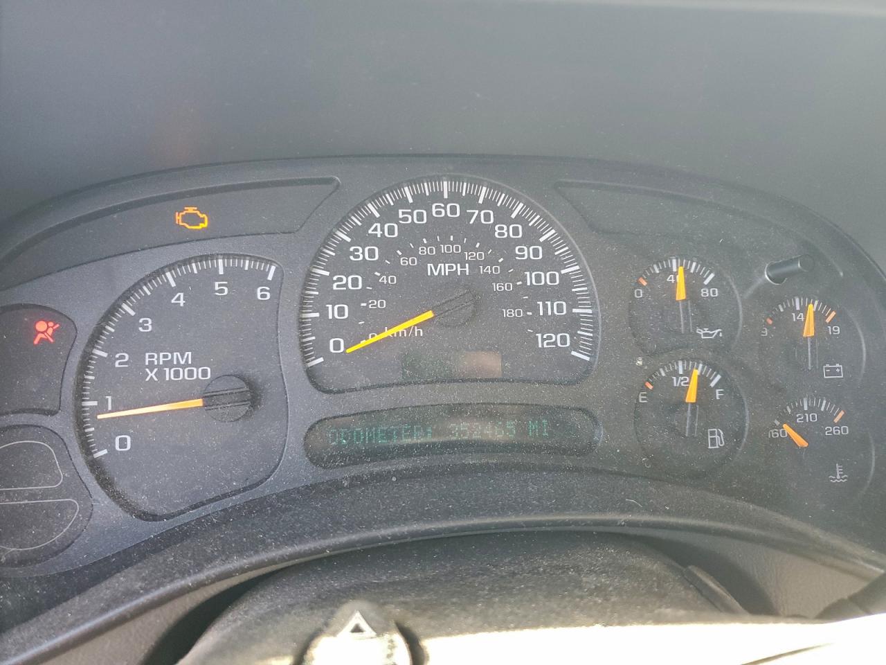 Chevrolet Suburban C1500 Image 13