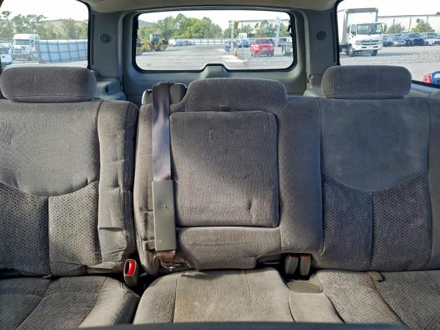 Chevrolet Suburban C1500 Image 5