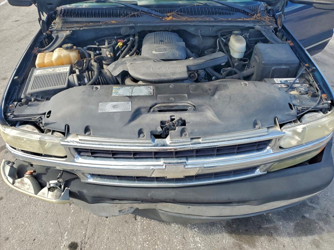 Chevrolet Suburban C1500 Image 11