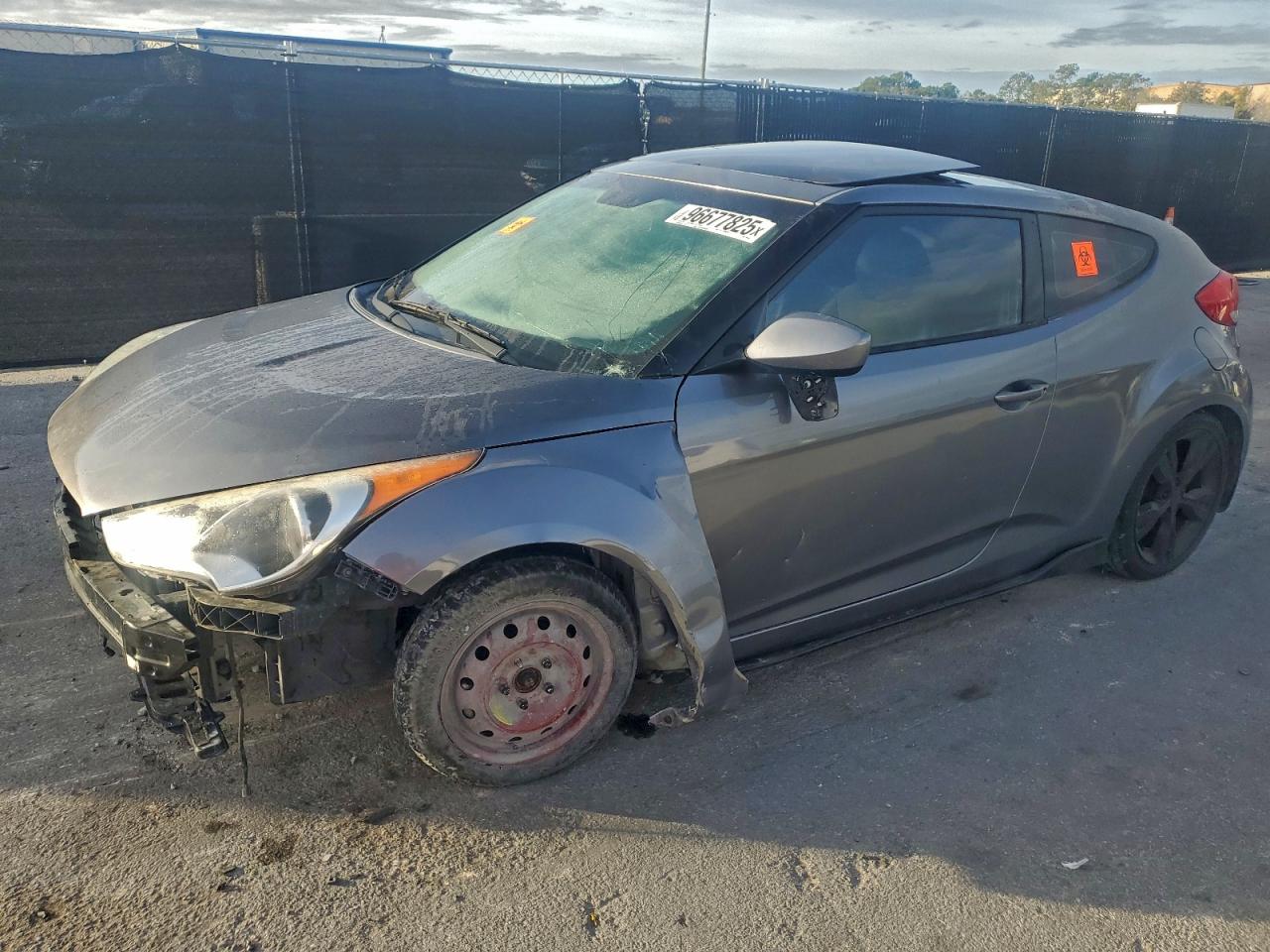 Hyundai VELOSTER Image 1