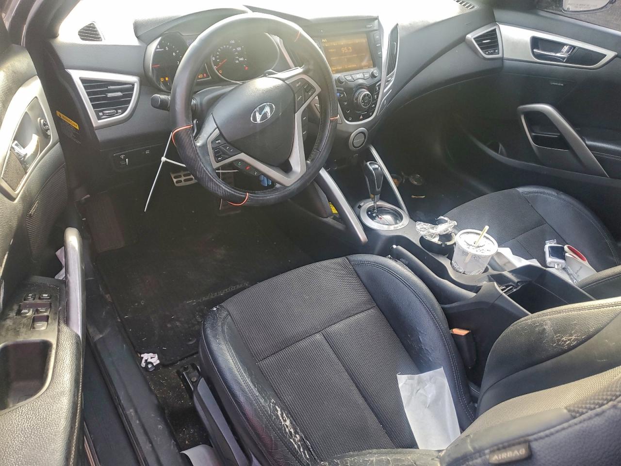 Hyundai VELOSTER Image 4