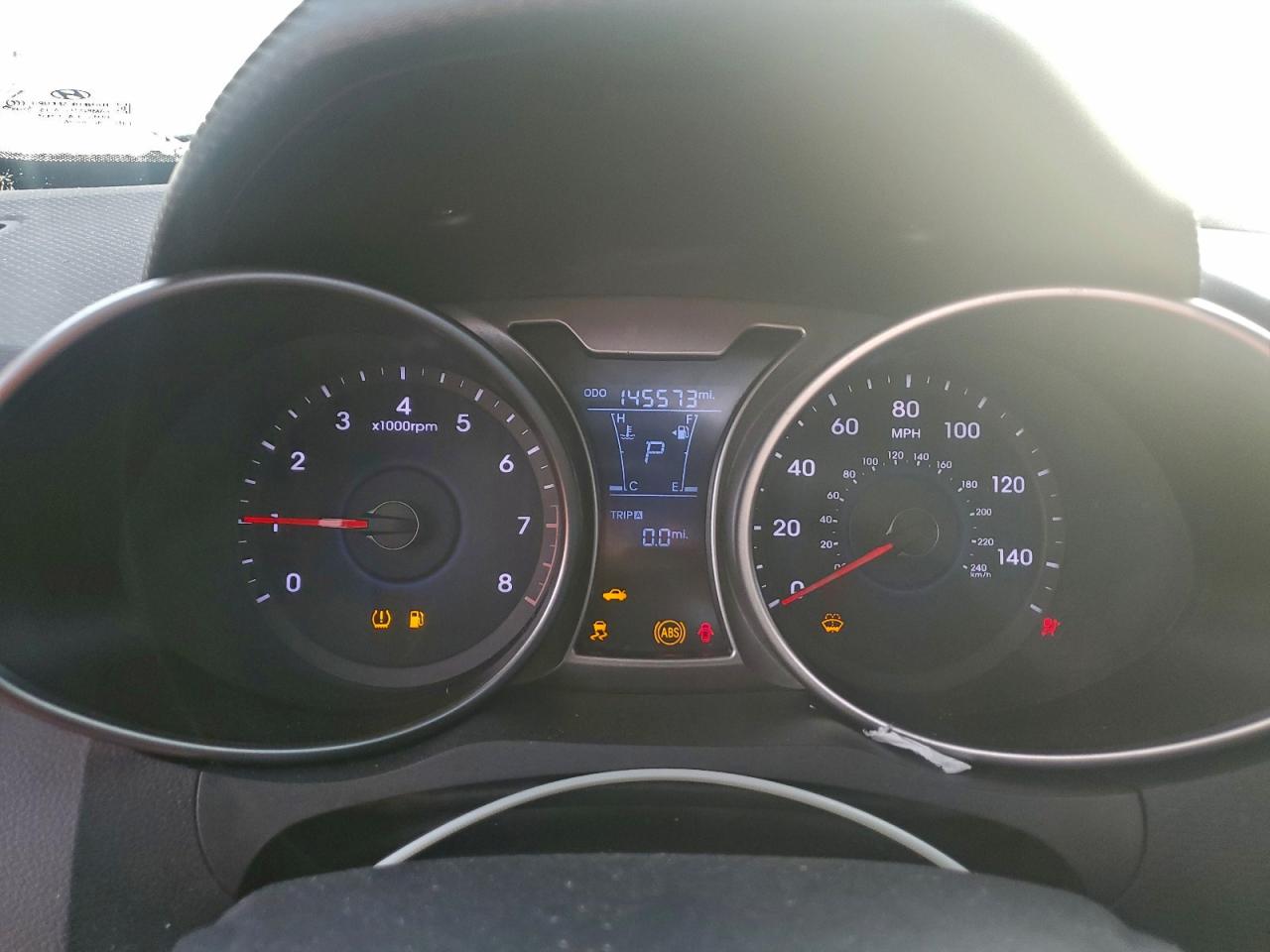 Hyundai VELOSTER Image 9