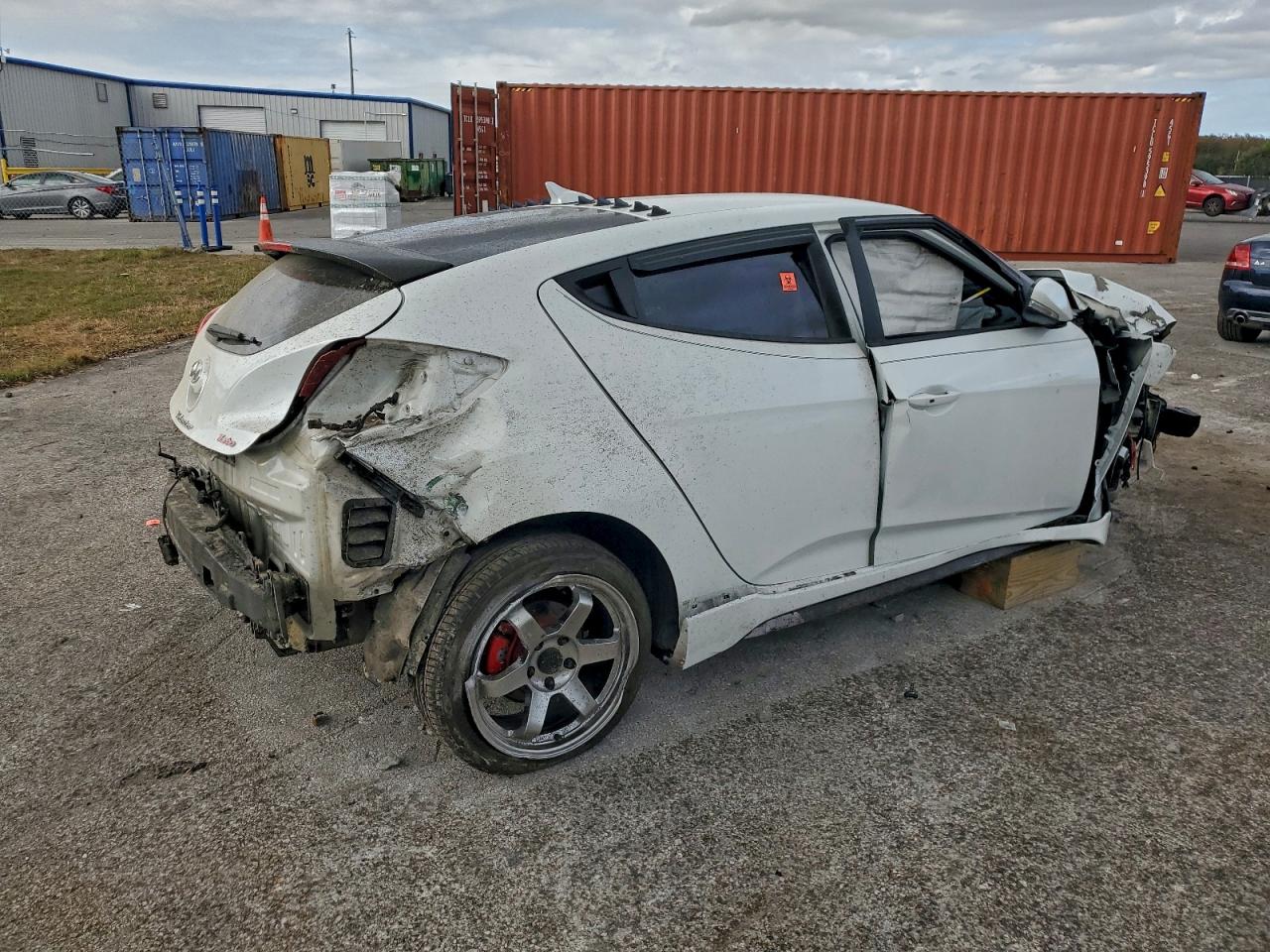 Hyundai VELOSTER Turbo Image 8