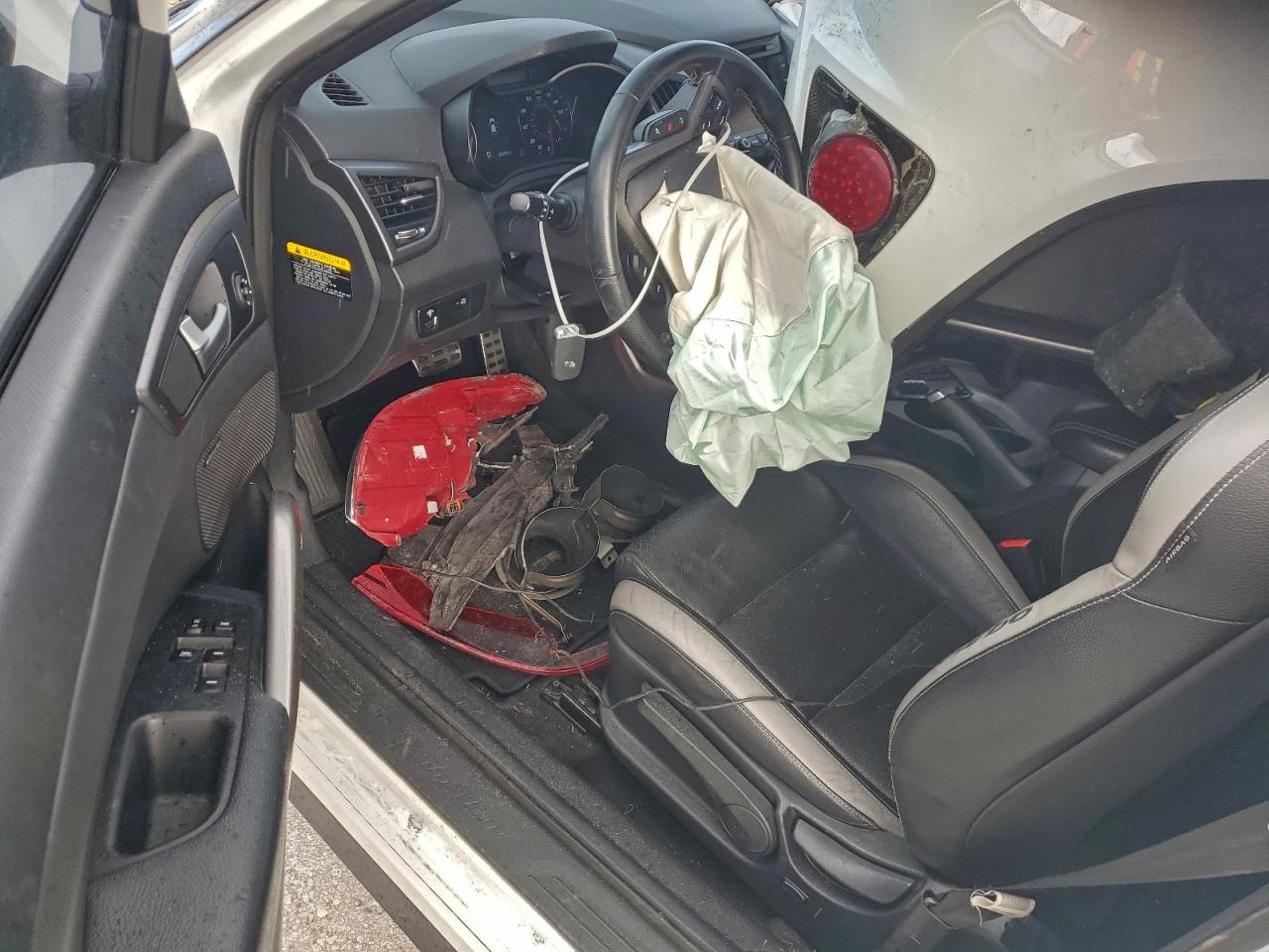 Hyundai VELOSTER Turbo Image 11