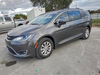  Salvage Chrysler Pacifica