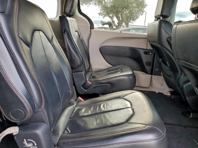 Chrysler Pacifica Touring L Image 11