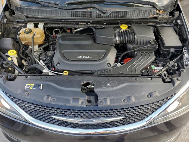 Chrysler Pacifica Touring L Image 13