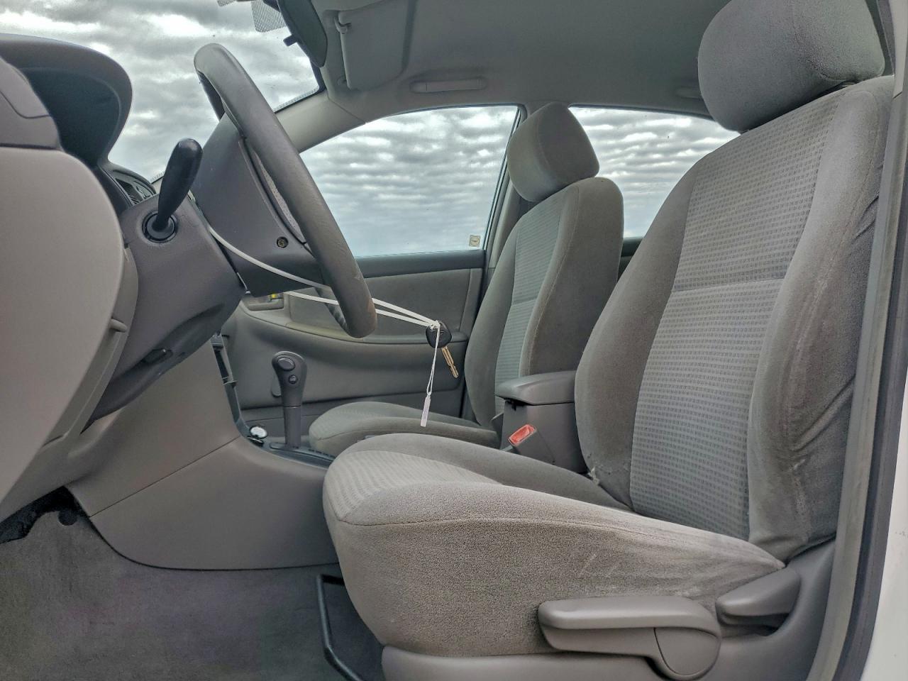 Toyota Corolla Ce Image 4