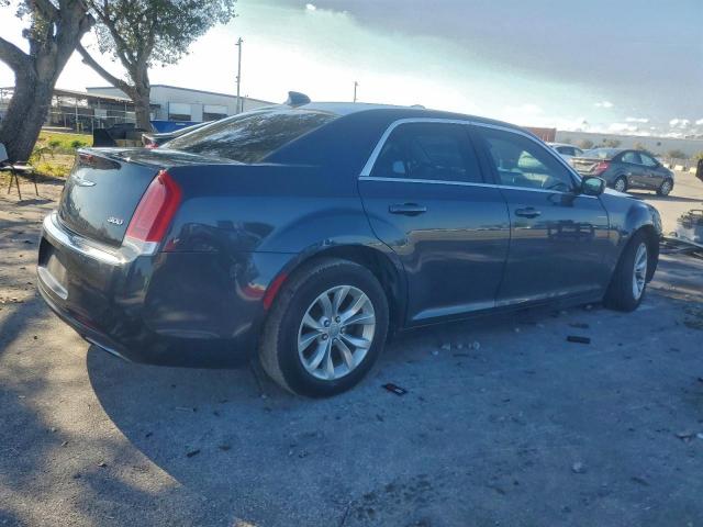 Chrysler 300 Limited Image 3