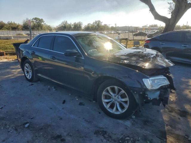 Chrysler 300 Limited Image 4