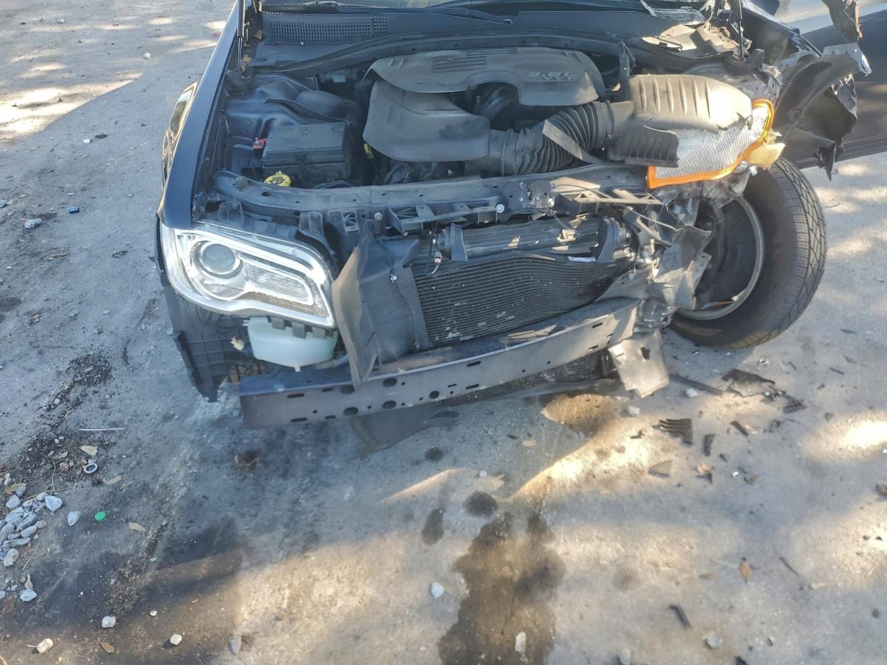 Chrysler 300 Limited Image 8