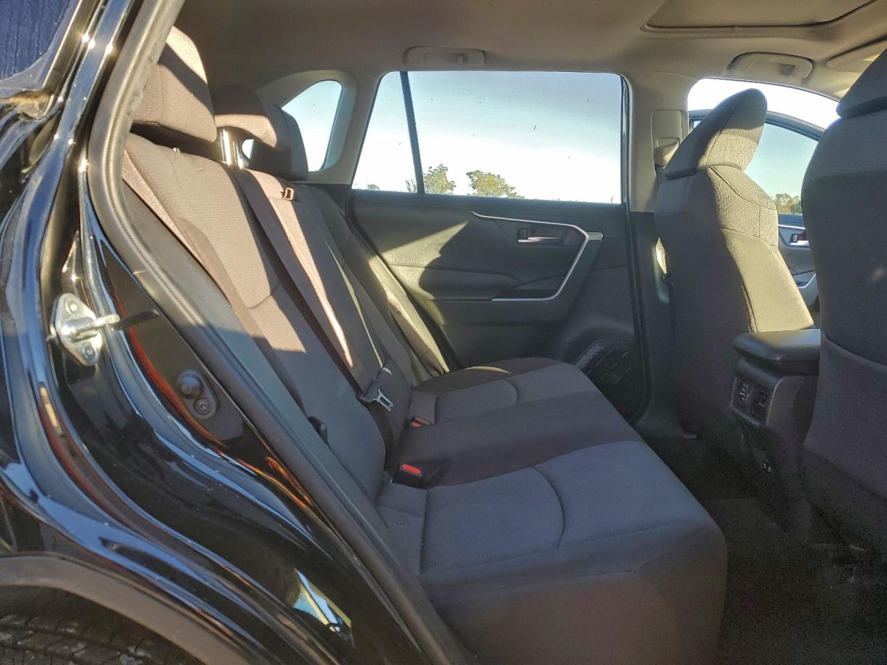 Toyota RAV4 Xle Image 9