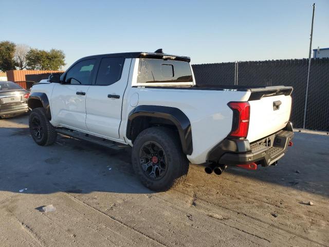 Toyota Tacoma Double Cab Image 3