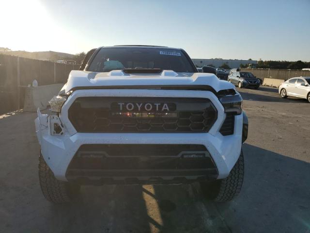 Toyota Tacoma Double Cab Image 2