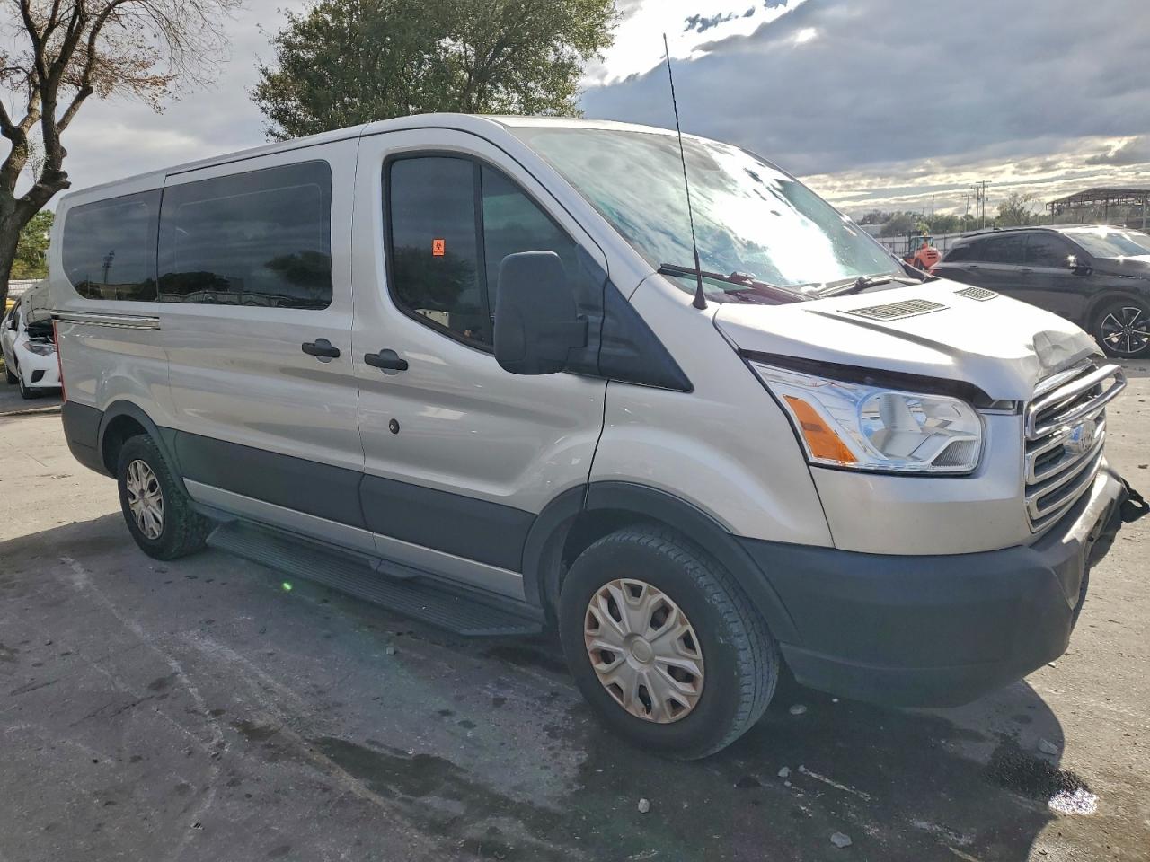Ford Transit T-150 Image 3