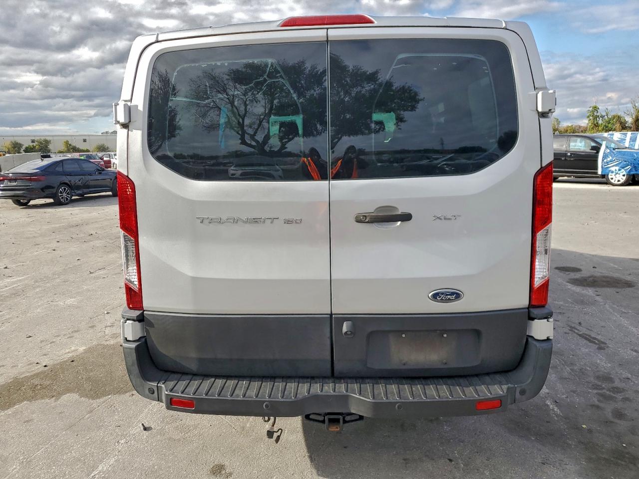 Ford Transit T-150 Image 6