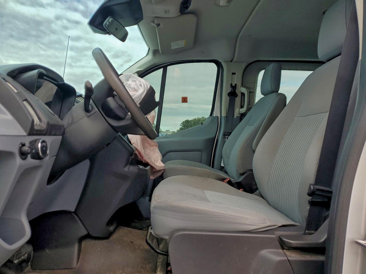 Ford Transit T-150 Image 5