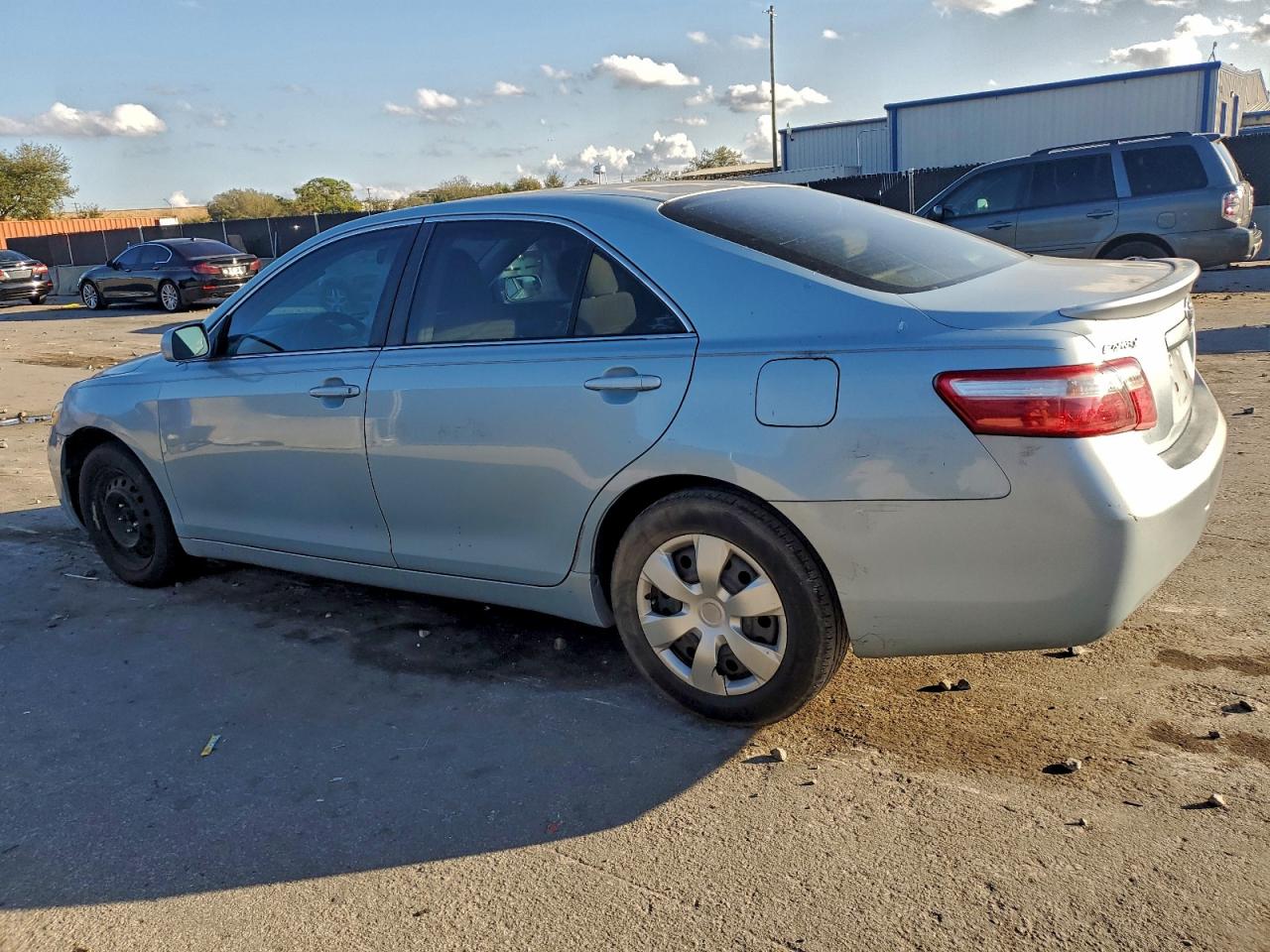 Toyota Camry Ce Image 3