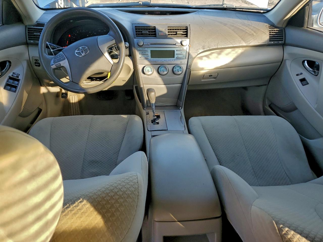 Toyota Camry Ce Image 9