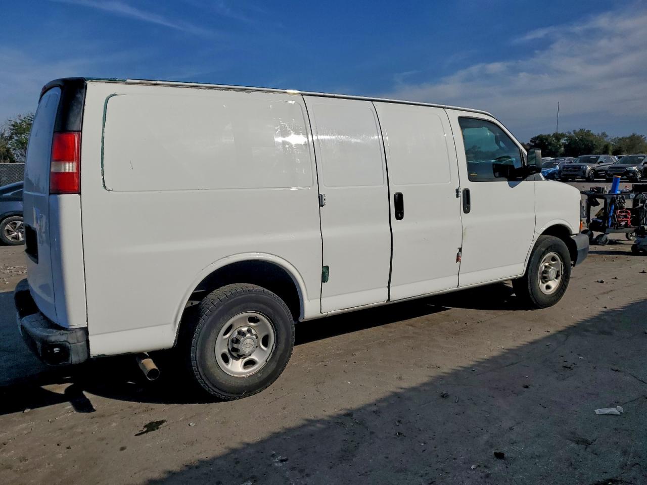 Chevrolet Express Image 3